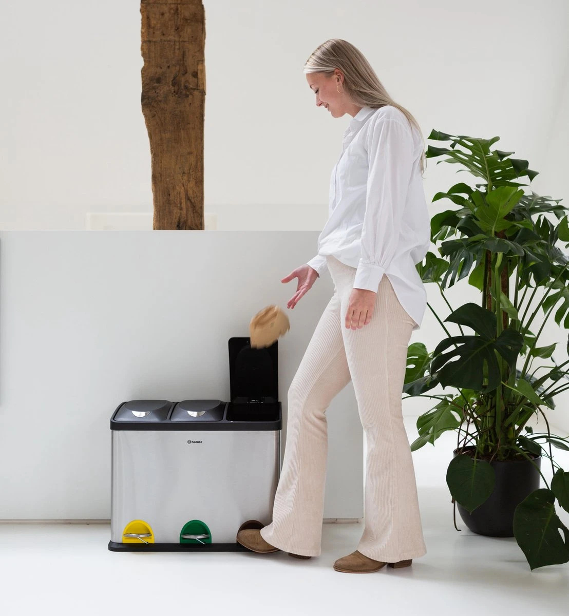 Homra STEPHS Afvalscheiding Prullenbak Met 3 Vakken - 3 X 15L Inhoud - Trio Pedaalemmer - 45 Liter - Vingerafdrukvrij - Vuilafstotend - Anti-slip - Hoogwaardig RVS - Duurzaam ABS Kunststof - RVS - Hygiënisch Recyclen - Afvalscheidingsprullenbak 16 Homra STEPHS Afvalscheiding Prullenbak Met 3 Vakken - 3 X 15L Inhoud - Trio Pedaalemmer - 45 Liter - Vingerafdrukvrij - Vuilafstotend - Anti-slip - Hoogwaardig RVS - Duurzaam ABS Kunststof - RVS - Hygiënisch Recyclen - Afvalscheidingsprullenbak - Afbeelding 16