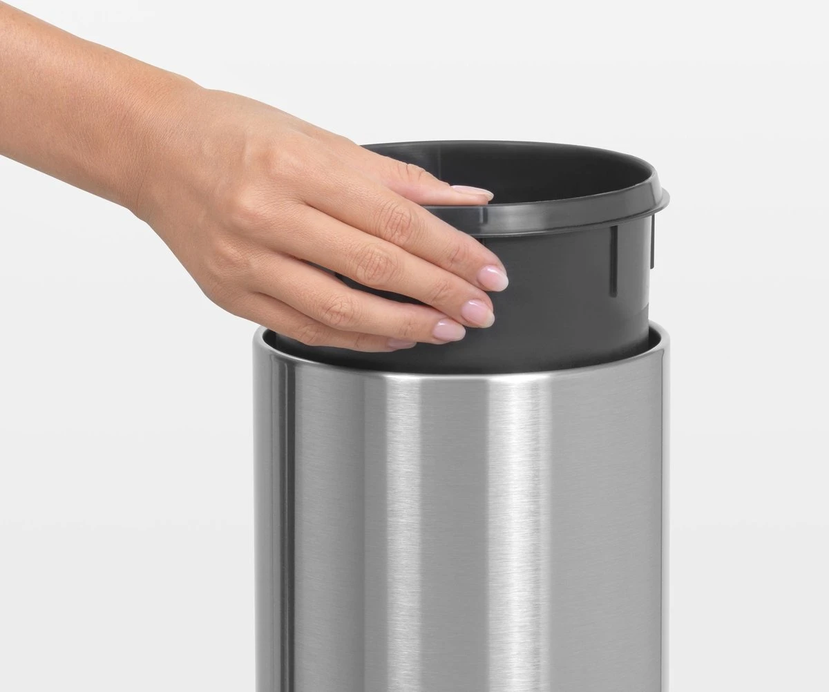 Brabantia Touch Bin Prullenbak - 3 L - Matt Steel 4 Brabantia Touch Bin Prullenbak - 3 L - Matt Steel - Afbeelding 4