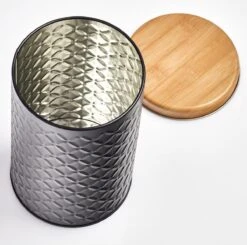 2x Bewaar/voorraad Blikken Zwart 10,5 X 18 Cm 2 Liter - Zeller - Keukenbenodigdheden - Keukenaccessoires/decoratie - Vers Houden - Voorraad/bewaar/opslagblikken - Koek/snoeptrommels -Thuis Opslag Winkel 1200x1188 1