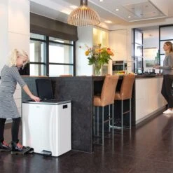 Afvalscheidingsprullenbak 2 Vakken Wit – 60 L (2x30 Liter) Pedaalemmer Homra QUICKX – Design Duo Afvalemmer RVS - Afval Scheiden - Recycle Afvalbak - Hygiënisch Pedaal - Dubbele Vuilnisbak - Keuken Vuilbak - Kantoor Prullenbak -Thuis Opslag Winkel 1200x1200 1125