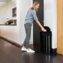 Homra FONIX Sensor Prullenbak Zwart 50 Liter - Automatische Soft Close Deksel - 50L - Zwarte Afvalemmer - Infrarood Sensor - Vuilnisbak Met Elektrische Deksel - Sensorbediening - Vingerafdrukvrij - Vuilafstotend - Zwarte Keuken En Kantoor Vuilbak -Thuis Opslag Winkel 1200x1200 1576