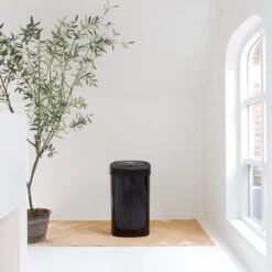 Homra FONIX Sensor Prullenbak Zwart 50 Liter - Automatische Soft Close Deksel - 50L - Zwarte Afvalemmer - Infrarood Sensor - Vuilnisbak Met Elektrische Deksel - Sensorbediening - Vingerafdrukvrij - Vuilafstotend - Zwarte Keuken En Kantoor Vuilbak -Thuis Opslag Winkel 1200x1200 1577