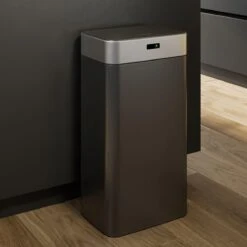 Stangvollby Gimo Sensor Prullenbak - 45 Liter - RVS - Zwart - Automatische Soft Close Deksel - Zwarte Keuken Afvalemmer - Kantoor Vuilbak - Scandinavisch Design - Infrarood Bewegingssensor - 50 Liter Afvalbak - Vingerafdrukvrij - Hygiënisch -Thuis Opslag Winkel 1200x1200 1581