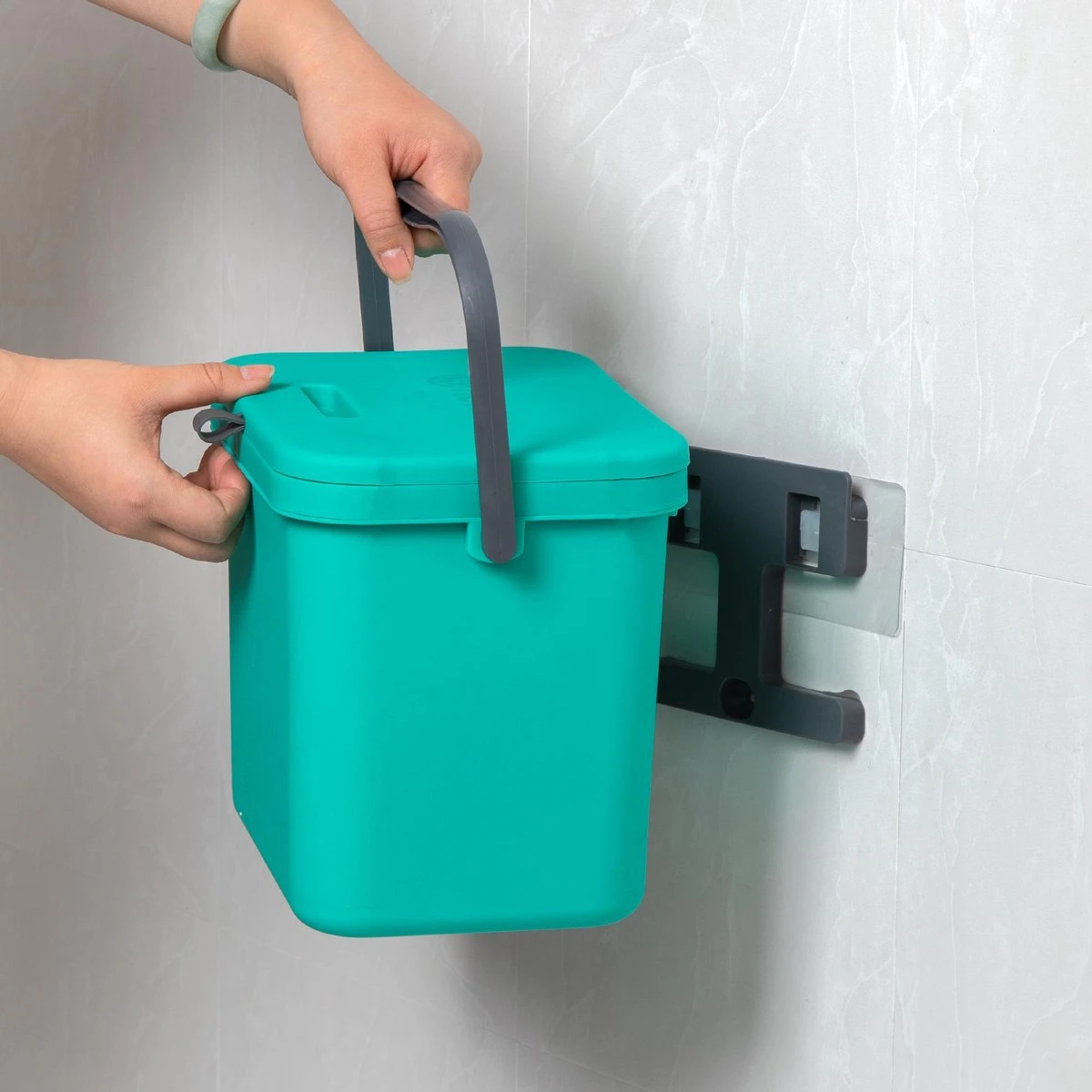 Homra Wall-up Prullenbak | Inbouwprullenbak Ophangbaar Met Plakstrip | GFT Vuilbak | Werkblak Afvalbak | Draagbare Vuilnisemmer | 8L Inhoud | Groen 1 Homra Wall-up Prullenbak | Inbouwprullenbak Ophangbaar Met Plakstrip | GFT Vuilbak | Werkblak Afvalbak | Draagbare Vuilnisemmer | 8L Inhoud | Groen