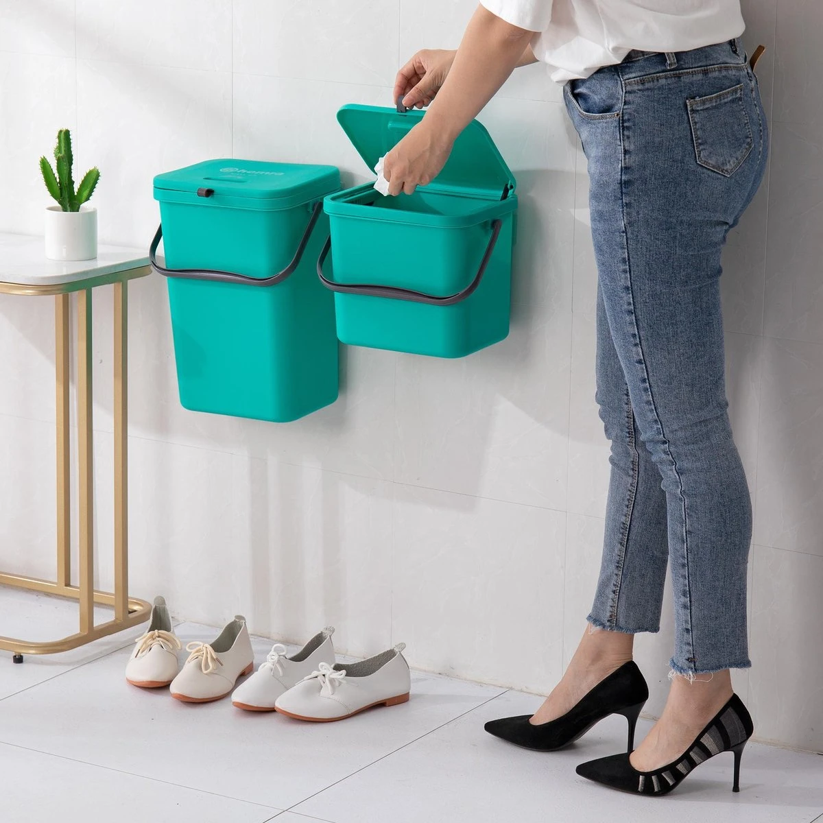 Homra Wall-up Prullenbak | Inbouwprullenbak Ophangbaar Met Plakstrip | GFT Vuilbak | Werkblak Afvalbak | Draagbare Vuilnisemmer | 8L Inhoud | Groen 5 Homra Wall-up Prullenbak | Inbouwprullenbak Ophangbaar Met Plakstrip | GFT Vuilbak | Werkblak Afvalbak | Draagbare Vuilnisemmer | 8L Inhoud | Groen - Afbeelding 5