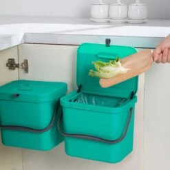 Homra Wall-up Prullenbak | Inbouwprullenbak Ophangbaar Met Plakstrip | GFT Vuilbak | Werkblak Afvalbak | Draagbare Vuilnisemmer | 8L Inhoud | Groen 23 Homra Wall-up Prullenbak | Inbouwprullenbak Ophangbaar Met Plakstrip | GFT Vuilbak | Werkblak Afvalbak | Draagbare Vuilnisemmer | 8L Inhoud | Groen -Thuis Opslag Winkel 1200x1200 1640