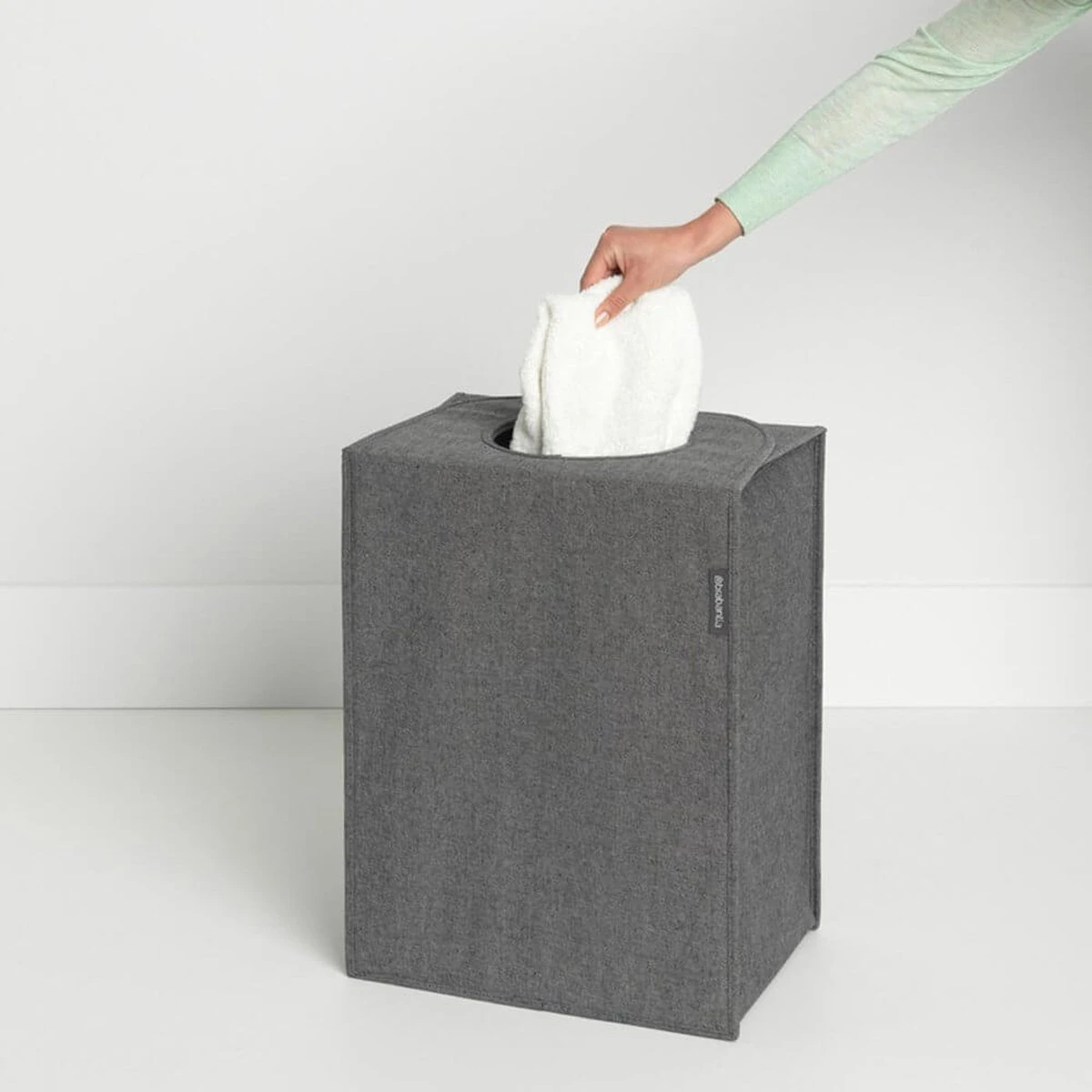 Brabantia Wasmand Met Deksel - 55 L - Pepper Black 7 Brabantia Wasmand Met Deksel - 55 L - Pepper Black - Afbeelding 7