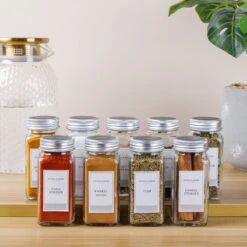 36 Glazen Kruidenpotjes Vierkant Met Deksel - Kruidenstrooier - Complete Set Met Strooideksels, Voorbedrukte Stickers En Trechter - Inhoud 120 Ml - 10,5 X 4,3 Cm -Thuis Opslag Winkel 1200x1200 801