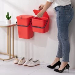 Homra Wall-up Prullenbak | Inbouwprullenbak Ophangbaar Met Plakstrip | GFT Vuilbak | Werkblak Afvalbak | Draagbare Vuilnisemmer | 12L Inhoud | Rood -Thuis Opslag Winkel 1200x1200 873