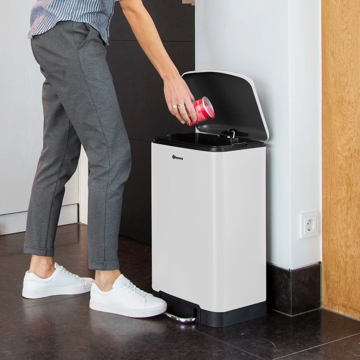 Homra FEXBY Pedaalemmer Prullenbak - 30L - Hoogwaardig RVS - Wit - Met Luxe Soft Close Deksel - 30 Liter Afvalbak - Keuken Vuilbak - Kantoor Vuilnisbak - Vuilnisemmer - Pedaal Prullenbak – Hygiënisch 4 Homra FEXBY Pedaalemmer Prullenbak - 30L - Hoogwaardig RVS - Wit - Met Luxe Soft Close Deksel - 30 Liter Afvalbak - Keuken Vuilbak - Kantoor Vuilnisbak - Vuilnisemmer - Pedaal Prullenbak – Hygiënisch - Afbeelding 4