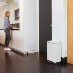 Homra FEXBY Pedaalemmer Prullenbak - 30L - Hoogwaardig RVS - Wit - Met Luxe Soft Close Deksel - 30 Liter Afvalbak - Keuken Vuilbak - Kantoor Vuilnisbak - Vuilnisemmer - Pedaal Prullenbak – Hygiënisch 21 Homra FEXBY Pedaalemmer Prullenbak - 30L - Hoogwaardig RVS - Wit - Met Luxe Soft Close Deksel - 30 Liter Afvalbak - Keuken Vuilbak - Kantoor Vuilnisbak - Vuilnisemmer - Pedaal Prullenbak – Hygiënisch -Thuis Opslag Winkel 1200x1200 944