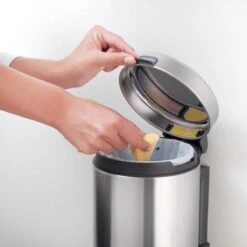 Brabantia NewIcon Wandprullenbak - 3 L - Matt Steel 29 Brabantia NewIcon Wandprullenbak - 3 L - Matt Steel -Thuis Opslag Winkel 1200x1200 967