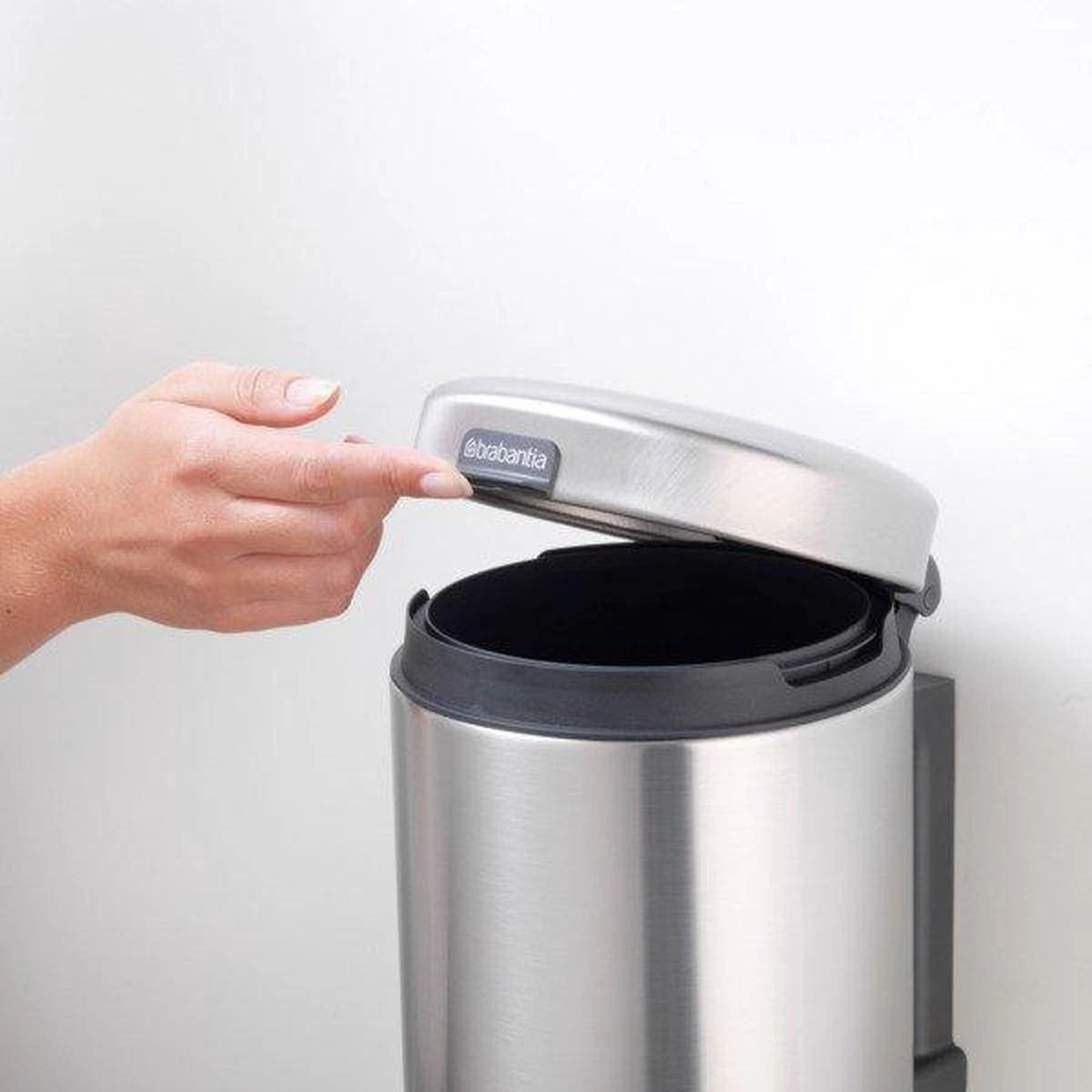Brabantia NewIcon Wandprullenbak - 3 L - Matt Steel 16 Brabantia NewIcon Wandprullenbak - 3 L - Matt Steel - Afbeelding 16