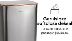 Pedaalemmer RVS 50 Liter - Prullenbak Met Pedaal Homra KONIQ - 50L Zilver - Automatische Lucht Filter - Odor Control Filter - Softclose Deksel - Design Afvalemmer - Duurzaam Vingerafdrukvrij En Vuilafstotend RVS - Keuken En Kantoor Vuilbak -Thuis Opslag Winkel 1200x681