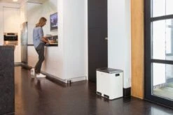 Homra BLINQ Afvalscheiding Prullenbak Met 2 Vakken - 2 X 15 L Inhoud - Duo Pedaalemmer Wit - Afvalemmer 30 Liter - Recycle Afvalbak - Witte Afvalscheidingsprullenbak - Hygiënisch Afval Scheiden - Keuken Vuilbak - Kantoor -Thuis Opslag Winkel 1200x800 107