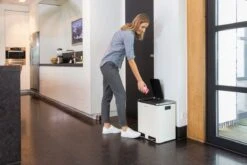 Homra BLINQ Afvalscheiding Prullenbak Met 2 Vakken - 2 X 15 L Inhoud - Duo Pedaalemmer Wit - Afvalemmer 30 Liter - Recycle Afvalbak - Witte Afvalscheidingsprullenbak - Hygiënisch Afval Scheiden - Keuken Vuilbak - Kantoor -Thuis Opslag Winkel 1200x800 108