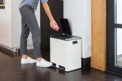 Homra BLINQ Afvalscheiding Prullenbak Met 2 Vakken - 2 X 15 L Inhoud - Duo Pedaalemmer Wit - Afvalemmer 30 Liter - Recycle Afvalbak - Witte Afvalscheidingsprullenbak - Hygiënisch Afval Scheiden - Keuken Vuilbak - Kantoor -Thuis Opslag Winkel 1200x800 110