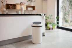 Brabantia Touch Bin Prullenbak - 60 L - Soft Beige 9 Brabantia Touch Bin Prullenbak - 60 L - Soft Beige -Thuis Opslag Winkel 1200x800 152