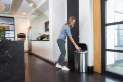 Homra LUX Prullenbak Met Sensor - Automatische Soft Close Deksel - 50 L - Hoogwaardig RVS - 50 Liter Vuilbak - Infrarood Bewegingssensor - Hygiënische Vuilnisbak - Vingerafdruk Bestendig - Sensor Prullenbak 19 Homra LUX Prullenbak Met Sensor - Automatische Soft Close Deksel - 50 L - Hoogwaardig RVS - 50 Liter Vuilbak - Infrarood Bewegingssensor - Hygiënische Vuilnisbak - Vingerafdruk Bestendig - Sensor Prullenbak -Thuis Opslag Winkel 1200x800 158