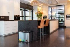 Homra STEPHS Afvalscheiding Prullenbak Met 3 Vakken - 3 X 15L Inhoud - Trio Pedaalemmer - 45 Liter - Vingerafdrukvrij - Vuilafstotend - Anti-slip - Hoogwaardig RVS - Duurzaam ABS Kunststof - RVS - Hygiënisch Recyclen - Afvalscheidingsprullenbak 28 Homra STEPHS Afvalscheiding Prullenbak Met 3 Vakken - 3 X 15L Inhoud - Trio Pedaalemmer - 45 Liter - Vingerafdrukvrij - Vuilafstotend - Anti-slip - Hoogwaardig RVS - Duurzaam ABS Kunststof - RVS - Hygiënisch Recyclen - Afvalscheidingsprullenbak -Thuis Opslag Winkel 1200x800 93