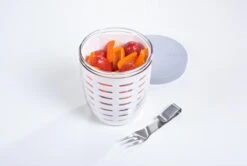 Mepal – Fruit-& Veggie Pot Ellipse – Fruitbox Voor Onderweg - Wit – Voorzien Van Vergietje En RVS Vorkje -Thuis Opslag Winkel 1200x807 3