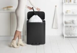 Brabantia Bo Prullenbak - 60 L - Met 80 Vuilniszakken - Matt Black -Thuis Opslag Winkel 1200x828 6