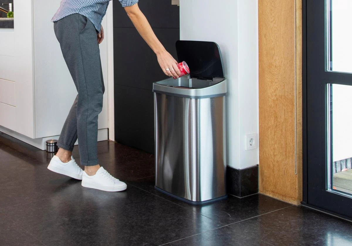 Homra LUX Prullenbak Met Sensor - Automatische Soft Close Deksel - 50 L - Hoogwaardig RVS - 50 Liter Vuilbak - Infrarood Bewegingssensor - Hygiënische Vuilnisbak - Vingerafdruk Bestendig - Sensor Prullenbak 5 Homra LUX Prullenbak Met Sensor - Automatische Soft Close Deksel - 50 L - Hoogwaardig RVS - 50 Liter Vuilbak - Infrarood Bewegingssensor - Hygiënische Vuilnisbak - Vingerafdruk Bestendig - Sensor Prullenbak - Afbeelding 5