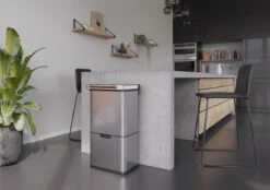 Homra DEXER Afvalscheiding Prullenbak - 4 Vakken - 60 Liter (2×18L + 2×12L) - Recycle Sensor Prullenbak - RVS Afvalemmer - Afvalscheidingsprullenbak - Design Keuken Afvalemmer - Automatische Lucht- En Bacterie Filter - Soft Close Deksel – Kleur RVS 25 Homra DEXER Afvalscheiding Prullenbak - 4 Vakken - 60 Liter (2×18L + 2×12L) - Recycle Sensor Prullenbak - RVS Afvalemmer - Afvalscheidingsprullenbak - Design Keuken Afvalemmer - Automatische Lucht- En Bacterie Filter - Soft Close Deksel – Kleur RVS -Thuis Opslag Winkel 1200x847 7