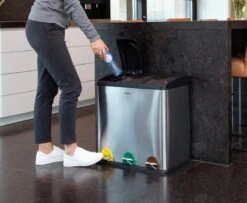 Homra STEPHS Afvalscheiding Prullenbak Met 3 Vakken - 3 X 20L Inhoud - Trio Pedaalemmer - 60 Liter - Vingerafdrukvrij - Vuilafstotend - Anti-slip - Hoogwaardig RVS - Duurzaam ABS Kunststof - RVS - Hygiënisch Recyclen - Afvalscheidingsprullenbak 22 Homra STEPHS Afvalscheiding Prullenbak Met 3 Vakken - 3 X 20L Inhoud - Trio Pedaalemmer - 60 Liter - Vingerafdrukvrij - Vuilafstotend - Anti-slip - Hoogwaardig RVS - Duurzaam ABS Kunststof - RVS - Hygiënisch Recyclen - Afvalscheidingsprullenbak -Thuis Opslag Winkel 1200x985 4