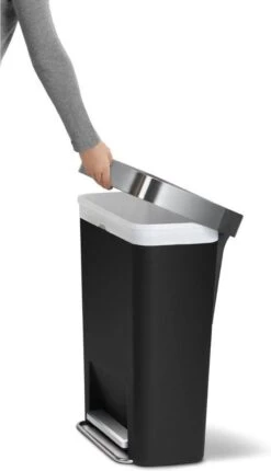 Simplehuman Afvalemmer Rectangular - Met Liner Pocket - Kunststof - 45 Liter - Zwart 7 Simplehuman Afvalemmer Rectangular - Met Liner Pocket - Kunststof - 45 Liter - Zwart -Thuis Opslag Winkel 689x1200 2