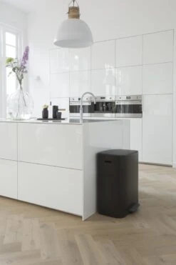 Brabantia Bo Prullenbak - 60 L - Met 80 Vuilniszakken - Matt Black -Thuis Opslag Winkel 799x1200 39