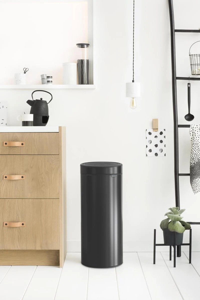 Brabantia Touch Bin Prullenbak - 30 L - Matt Black 4 Brabantia Touch Bin Prullenbak - 30 L - Matt Black - Afbeelding 4