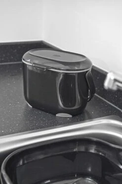 Compost Caddy-GFT Afvalbakje - Losse Binnenemmer - Zwart / Grijs - Met Rol Biologisch Afbreekbare Zakjes 25 Compost Caddy-GFT Afvalbakje - Losse Binnenemmer - Zwart / Grijs - Met Rol Biologisch Afbreekbare Zakjes -Thuis Opslag Winkel 800x1200 35