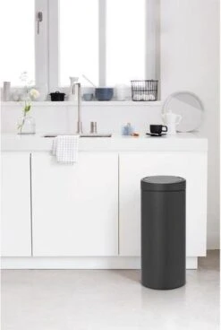 Brabantia Touch Bin Prullenbak - 30 L - Mineral Infinite Grey -Thuis Opslag Winkel 805x1200 2