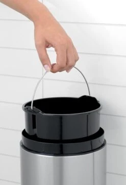 Brabantia Slide Bin Prullenbak - 5 L - Matt Black 13 Brabantia Slide Bin Prullenbak - 5 L - Matt Black -Thuis Opslag Winkel 816x1200 4