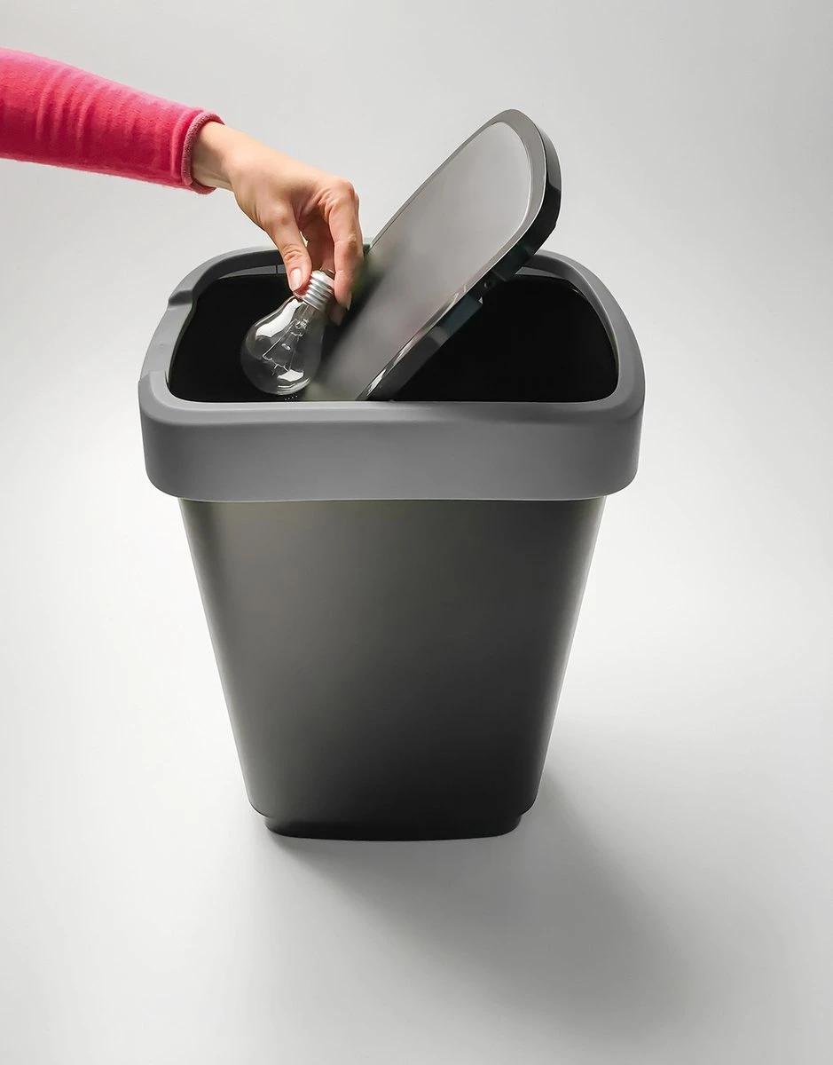 Rotho Twist Prullenbak- 50L - 60,2cm - Met Kanteldeksel - Zilver/Zwart 8 Rotho Twist Prullenbak- 50L - 60,2cm - Met Kanteldeksel - Zilver/Zwart - Afbeelding 8
